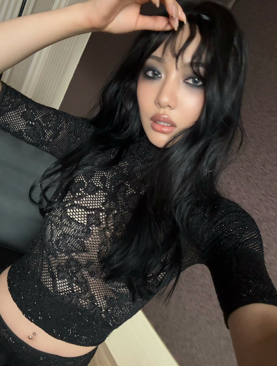 ningfusion's tweet photo. love this makeup on her https://t.co/7bVnQfqROq