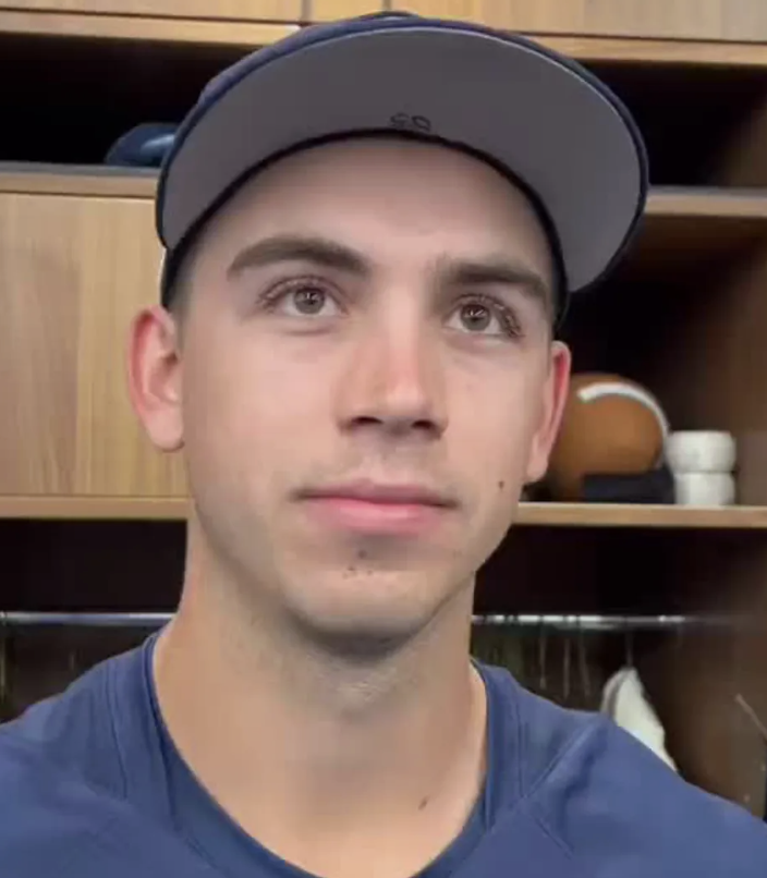 miztreras's tweet photo. robert gasser looks so docile i'm going to shake him vigorously he's def one of my fav brewers 😭😭😭 https://t.co/MItbdNDU1z
