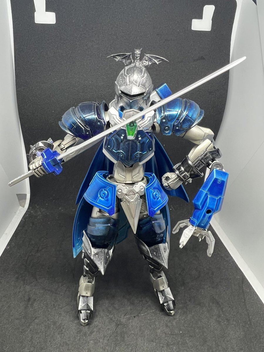 ginrushimiru's tweet photo. #30MF財宝争奪戦
#武術で参戦
名前、銀狼@
ジョブ、セイヴァードラゴナイト(CLASSX)
属性　風
所属、？？？ギルド
これからの戦いが熾烈になる予感した、銀狼は新たなジョブとスキルを身につけて会得し、？？？ギルドに帰るとガルガン島の話の聞きにガルガン島に降り立つが・・・ https://t.co/N9MqvmhqIo