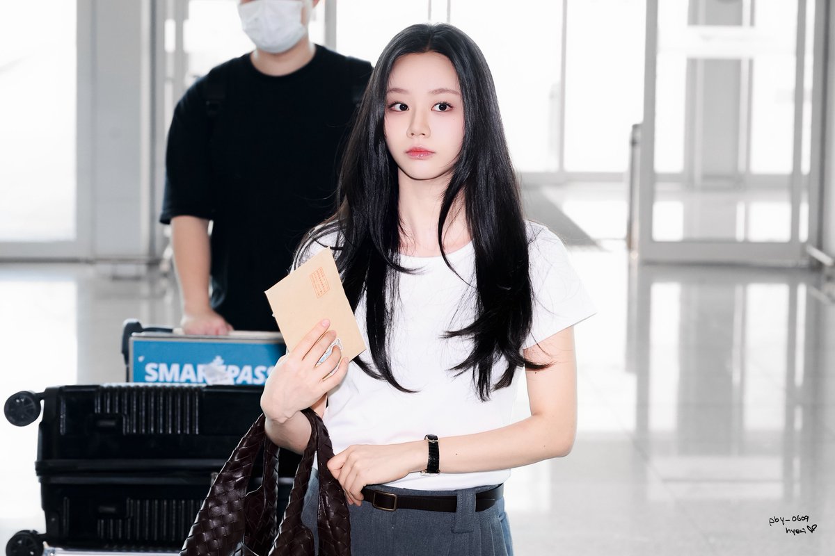 pby_0609Hyeri's tweet photo. 26.8.28 인천국제공항 出发🛫 ❹

#이혜리 #혜리 #Hyeri 
@hyeriherihey https://t.co/7BWdolyvYx