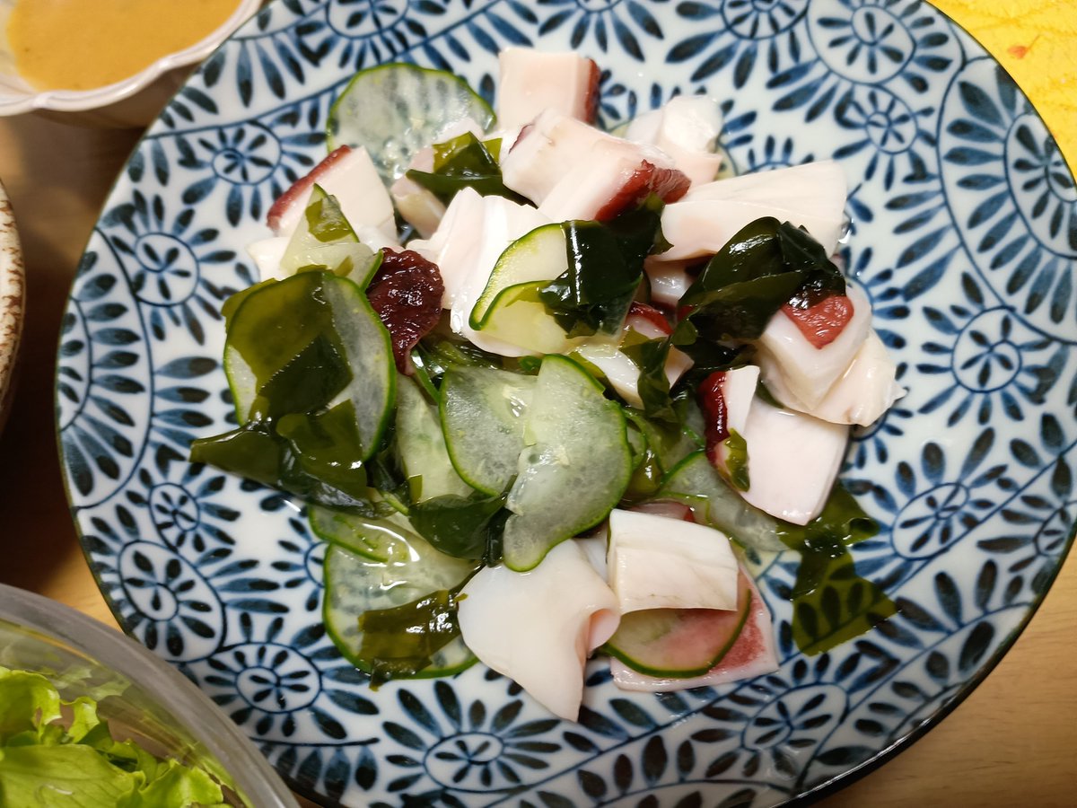kimoboo's tweet photo. 8/26（火）
豚足煮ました
タコの酢の物
サラダ https://t.co/J3zUQqcWow