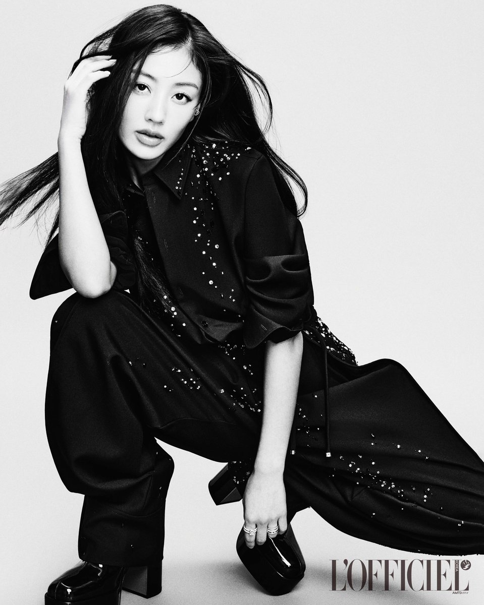 godmitzu's tweet photo. JIHYO FOR L'OFFICIEL YK EDITION https://t.co/DVU0dG8ARt