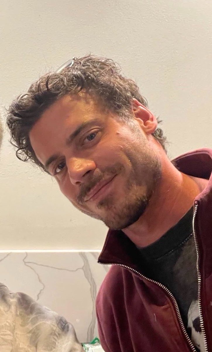arnaudotcom's tweet photo. ok which fan selfie is winning (cuteness wise) https://t.co/2lKsZgQAFh