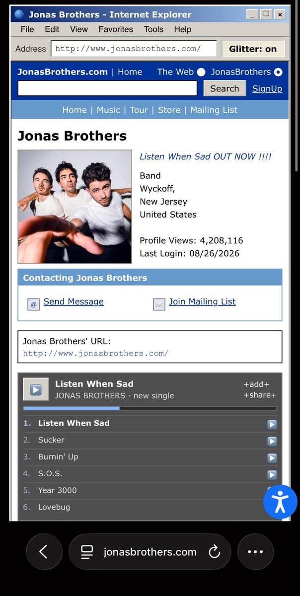 jonastickethelp's tweet photo. “Hello, we’re Kevin, Joe, and Nick and this is our MySpace baby.”  

SHUT UP.  ICONIC.  KINGS.  OH MY GOD https://t.co/YhHePR14vz