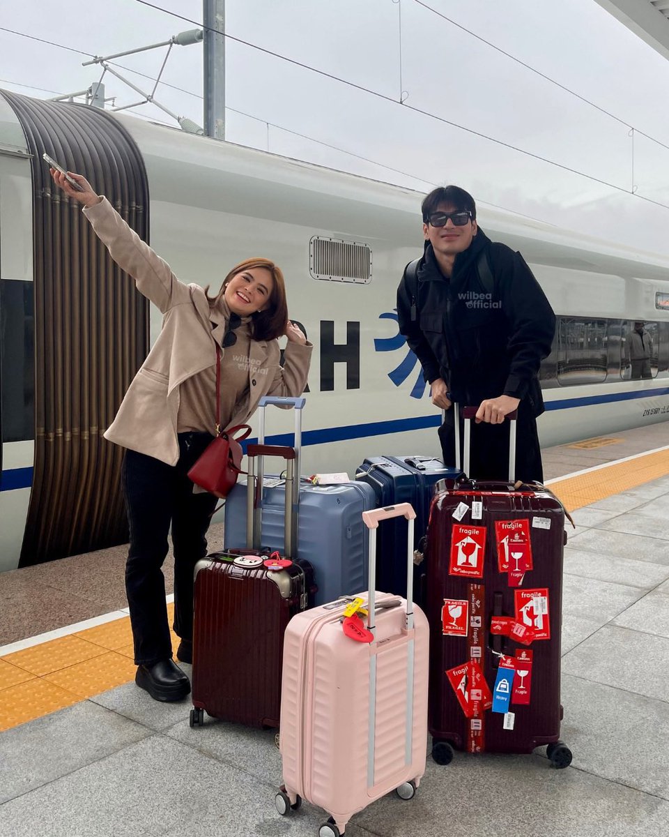 hyaselyse's tweet photo. GRABE HONEYMOON NG WILBEA SA CHINA https://t.co/GeGQmMTOfF