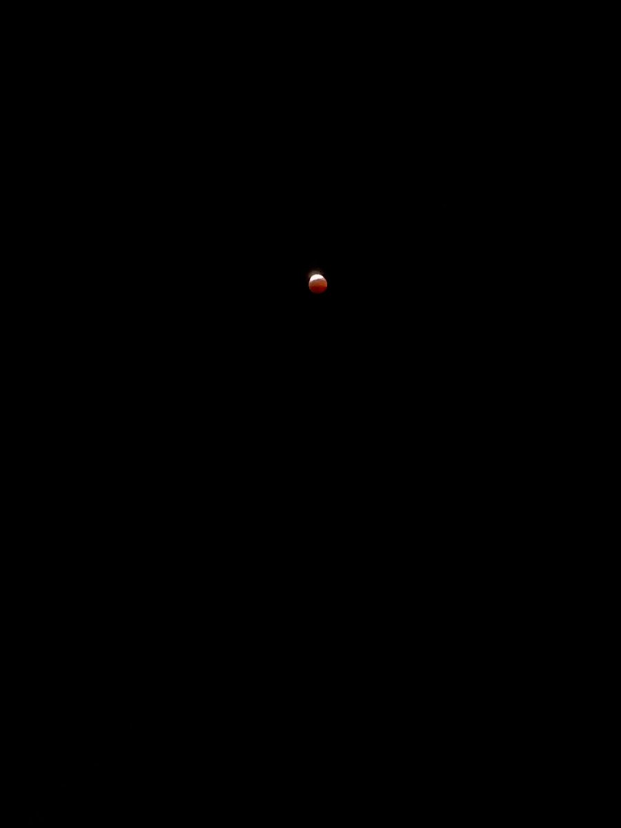 Leeriber's tweet photo. Demasiadas energías para tan poca materia… mi eclipse lunar 😍 #neiva https://t.co/Fdi7uXSMH0