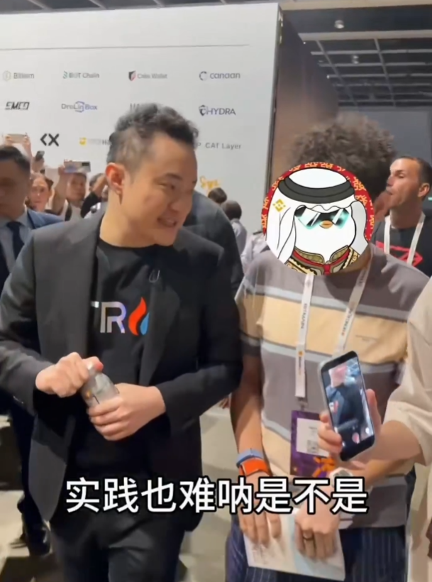 peterzhu6252's tweet photo. 嗯哼问孙哥：孙学不是不应该给女人花钱？
孙宇晨：证明孙学，领悟容易，实践也难！ https://t.co/TJIXZRZPxz