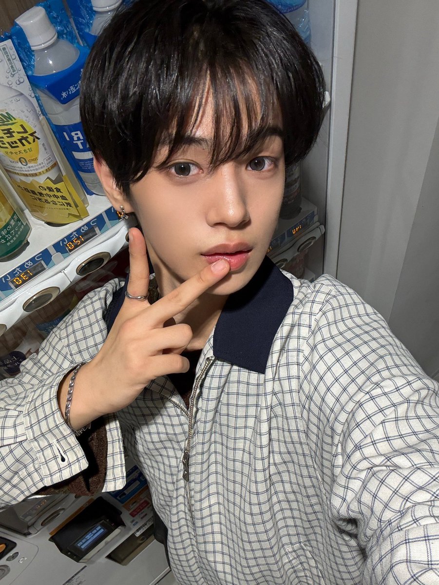 Ddulove_'s tweet photo. 260828 #황은수 위드팬♡ 

3장 한번에 가면 은수 사진 크게 안 볼 수도
있으니까 따로 보냈대 너천재야 https://t.co/KaHvJ4MK2w