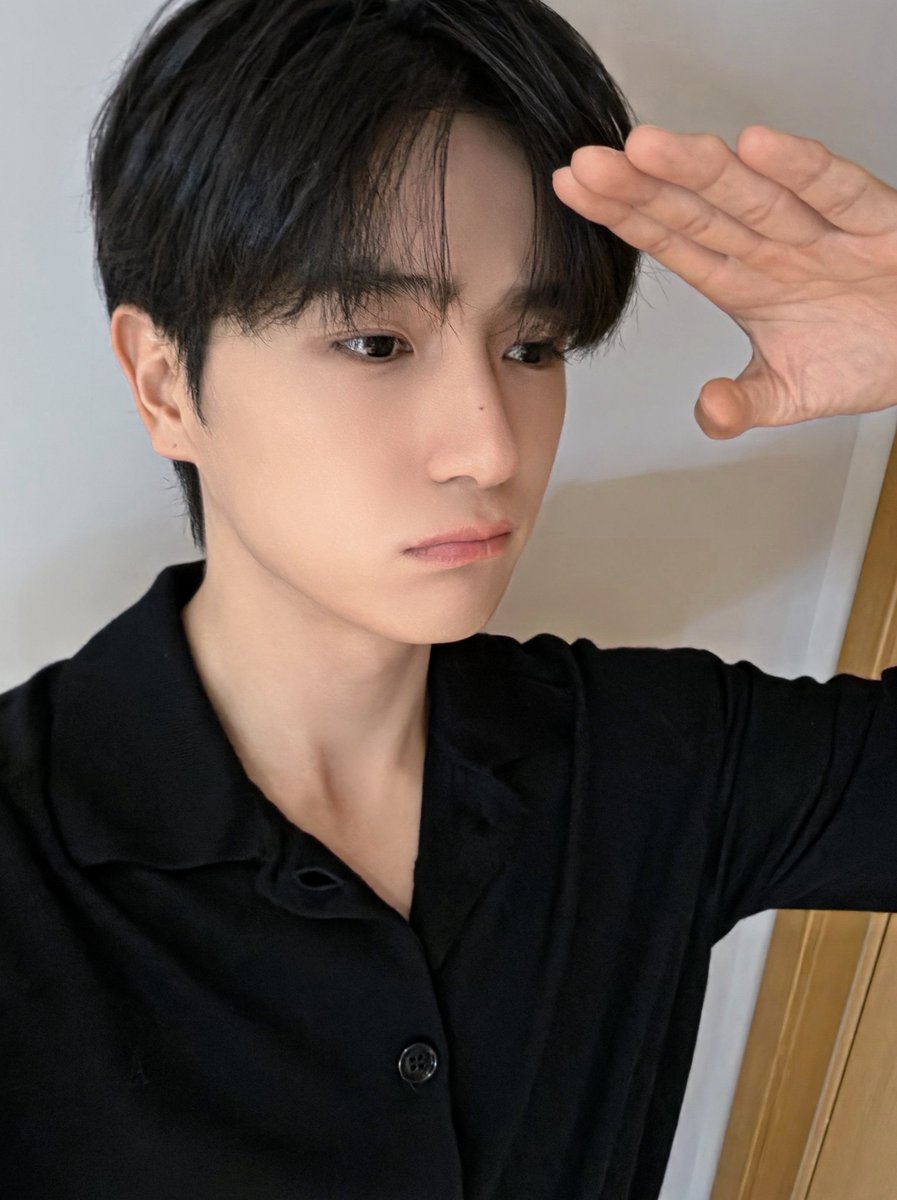 THEBOYZJAPAN's tweet photo. 2026 YOUNGHOON&HYUNJAE FANMEETING <𝙉𝙄𝙉𝙀 𝙏𝙊 𝙁𝙄𝙑𝙀> in Japan

팬미팅까지 드디어 한 달도 채 남지 않았네요!
여러분께서 즐겁게 즐기실 수 있도록 일본 오리지널 기획을 많이 준비하고 있습니다✨

이번 팬미팅 1부의 스포를 이모지와 영훈&현재의 셀카와 함께 공개합니다 |• •๑)💡

✦ 이모지 스포 ✦
【🚶‍➡️➡️🔍👀➡️🫳🏻✍️】

여러분, 어떤 내용일지 꼭 예상해 보세요...✨
아직 티켓을 구매하지 않으신 분들은 아래 링크를 통해 신청해 주세요💖

🐶🐻티켓 예매하기
🔗 https://t.co/urht8URjDK