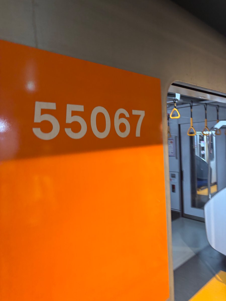 kirayuzki's tweet photo. 田園都市線で車両不具合
桜新町で運転打ち切り🥲
50067F 70T 押上行き
5~10号車で蛍光灯が半分消える
エアコンも効かない
#田園都市線 #東武 https://t.co/ef6hPoxVWf
