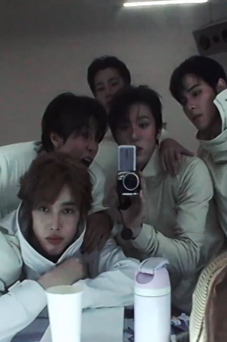andwayf's tweet photo. 🎞️ 

#WAYFgotSWAG #WAYFBOYS
#스웨그 #웨이프갓스웨그 https://t.co/zo1OOqcKkg