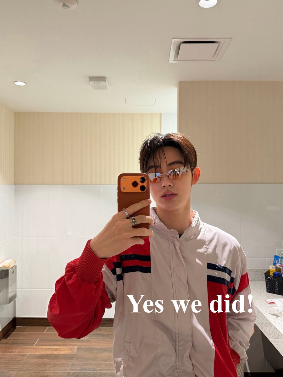 Jakeuyunn's tweet photo. yang lagi trend, tapi ini ver #hyeonkeon dek https://t.co/zMciHKMjeO