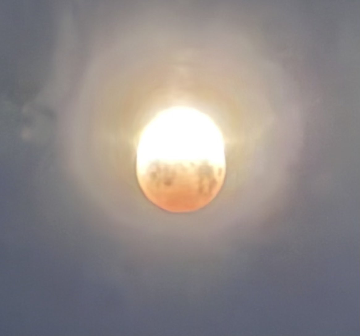 DavidRBriceno's tweet photo. Eclipse Lunar 🌒 @FronteraSpacial 
Saludos desde Maracaibo - Venezuela 🇻🇪 https://t.co/WaiGz0nITw
