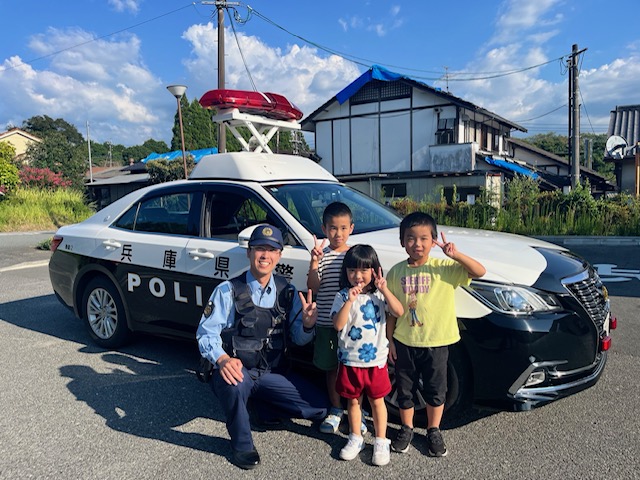 Hyogo_Police's tweet photo. 【特別自動車警ら部隊の活動状況　地域部】
第一機動パトロール隊、第二機動パトロール隊、地域企画課は、熊本県宇城警察署管内において、地域の安全を守るため、24時間体制でパトロール活動にあたっています。
#令和８年熊本地震 #被災地パトロール https://t.co/A3hLbdJGHM