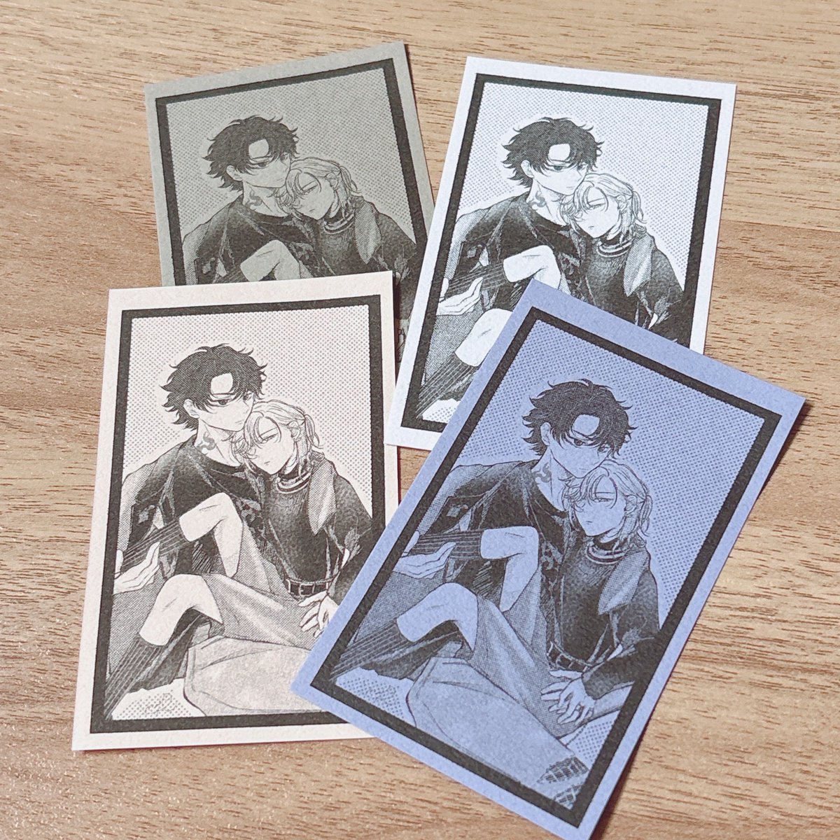 yun0mi__'s tweet photo. 追加の無配できた〜！
同じ絵柄ですが4色あるのでお好きなの選んでいただけたらと！ https://t.co/6VWSgRuevo