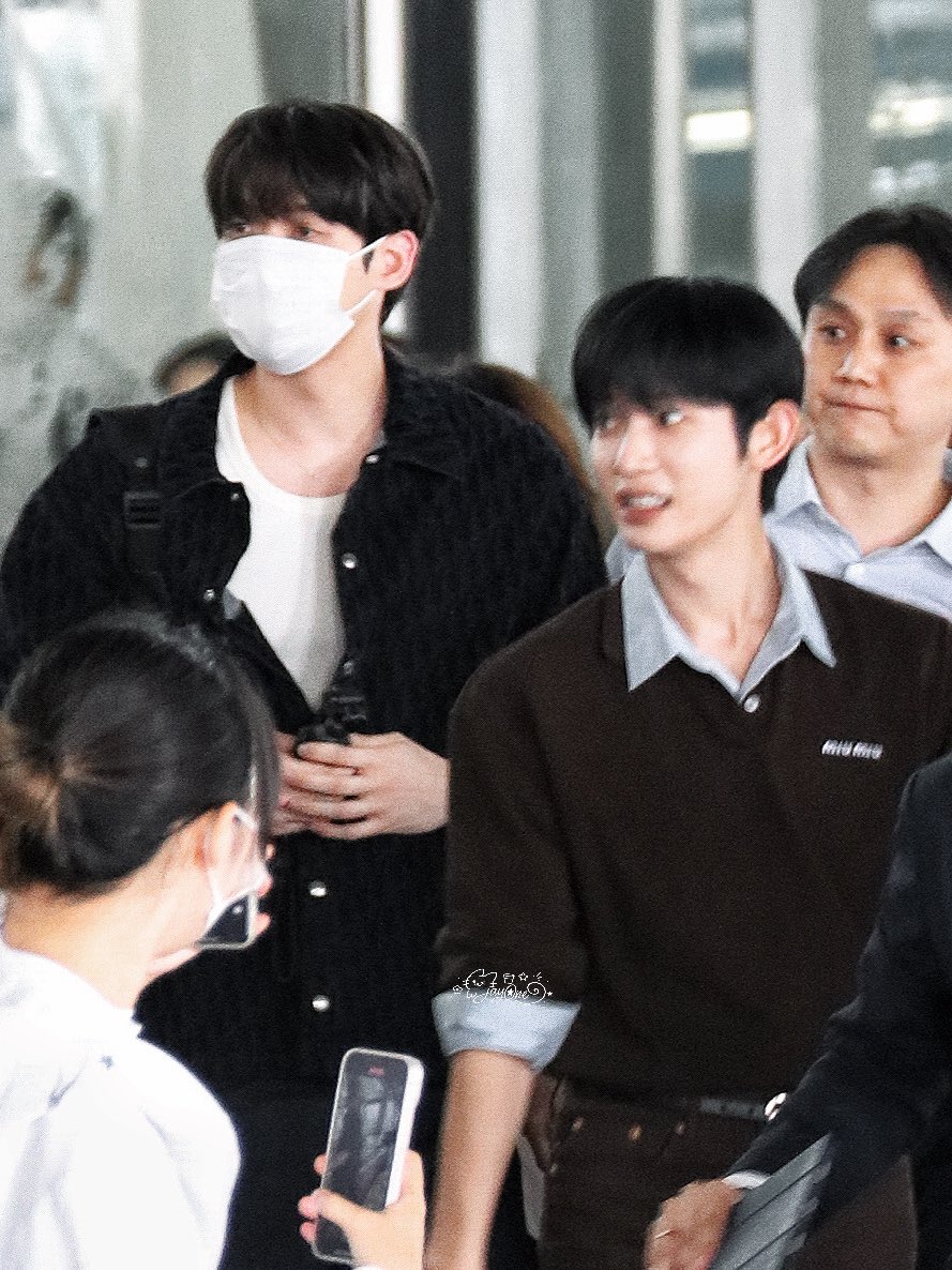 jay1_555's tweet photo. ไว้เจอกันที่แฟนมีตพรุ่งนี้น้าาา~💗🐶🐰

#KimYoonSik #ParkSiWoo https://t.co/HnPiJsyU7l