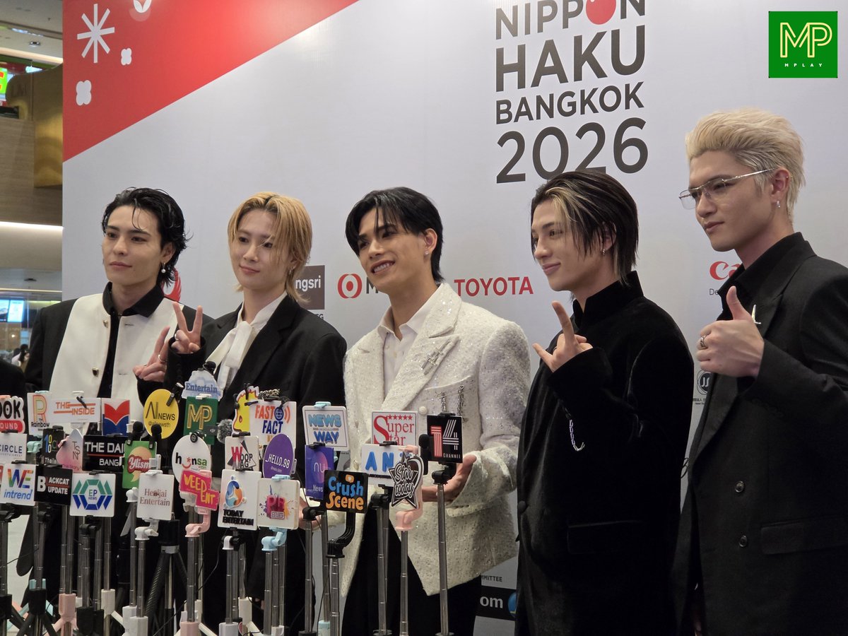 MPlay_2021's tweet photo. บรรยากาศการสัมภาษณ์ หนุ่มหล่อ "โคโคโระ" 🎤💚 จาก PSYCHIC FEVER และ 4 หมาป่าสุดหล่อ🐺❤️‍🔥 "WOLF HOWL HARMONY"  ในงาน "NIPPON HAKU BANGKOK 2026"

#NIPPONHAKUBANGKOK2026
#KOKORO #PSYCHICFEVER
#WOLFHOWLHARMONY https://t.co/6JVSMmz1hA