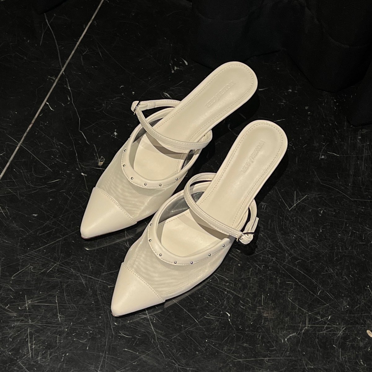 alonepord's tweet photo. ใครชอบทรงนี้เชียร์คู่นี้อีก ใส่เดินสับๆ ไม่เมื่อยไม่กัด หนังนุ่มมากก คนหน้าเท้ากว้างใส่รอด พิสูจน์โดยการเดินรันอีเวนท์ตลอด 4 ชั่วโมงมาแล้ว 👍🏻 https://t.co/3uae7R3Z37