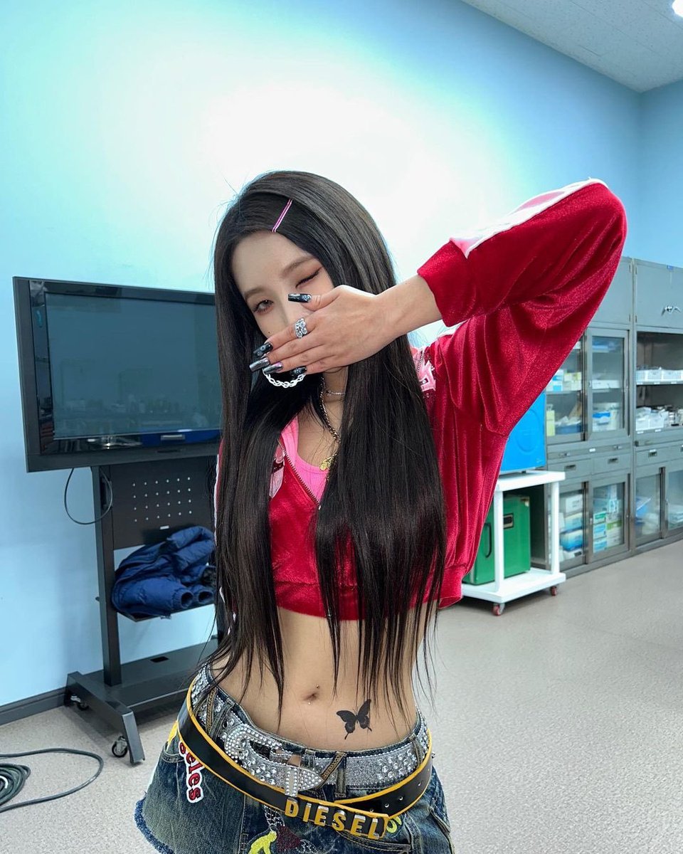 sylostmedia's tweet photo. [230602] Instagram post (5 pics)

#SOYEON #idle
#ソヨン  #アイドゥル
#소연 #전소연 #아이들 https://t.co/duV4uHbUh5