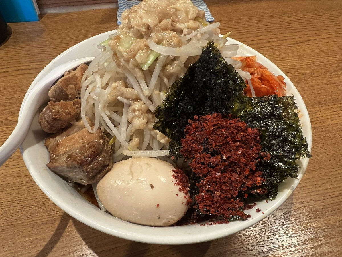 bucezanmai's tweet photo. 最近は草活のモチベが下降してゲーム三昧なので、用土でも買ってやる気出そうかと思ってコメリに注文
用意できたメール来たから受け取りに行ったんだけど、20分近く待っても店員は商品探しに行ったまま戻って来ず
結局、用意出来てなくて後で届けてもらう事になり、途中で昼飯食べて職場に戻る…🫠 https://t.co/zbKVVZBHGn