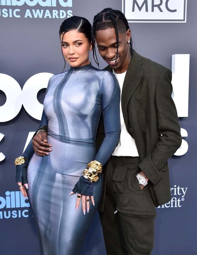 Itsme_velvet6's tweet photo. Is it just me, or does Kylie Jenner seem happier with Timothée Chalamet than she ever did with Travis Scott? https://t.co/R7cuSYTISv