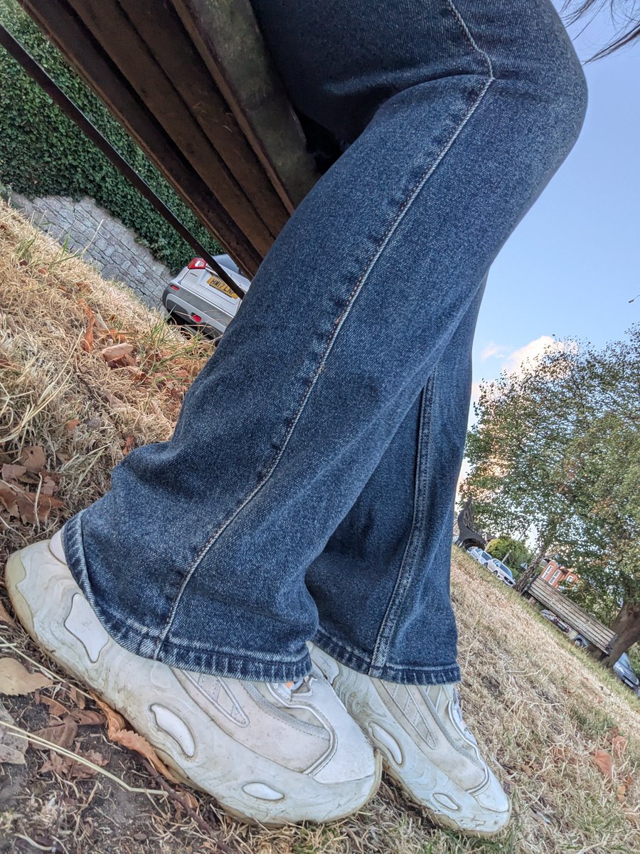 miserablenovs's tweet photo. legs of the dayy, aiming for around 10k steps today 🫎 https://t.co/tb7eBWdZnl