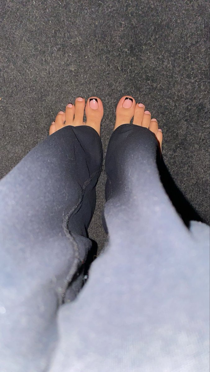 PrettyToesLia24's tweet photo. Black is my favorite 🖤 https://t.co/RDLGT9sXo0