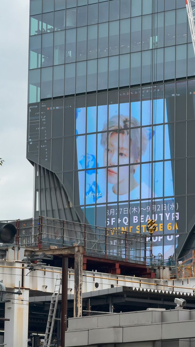 hourlyjaeminn's tweet photo. Brand Ambassador Jaemin on big screens for ISNTREE’s 1st Pop-Up in Shibuya, Japan 🐰🌿✨

JAEMIN ISNTREE AMBASSADOR
#JAEMINxISNTREE 
#JAEMIN #재민 #ジェミン https://t.co/rWqkCDF5Ra