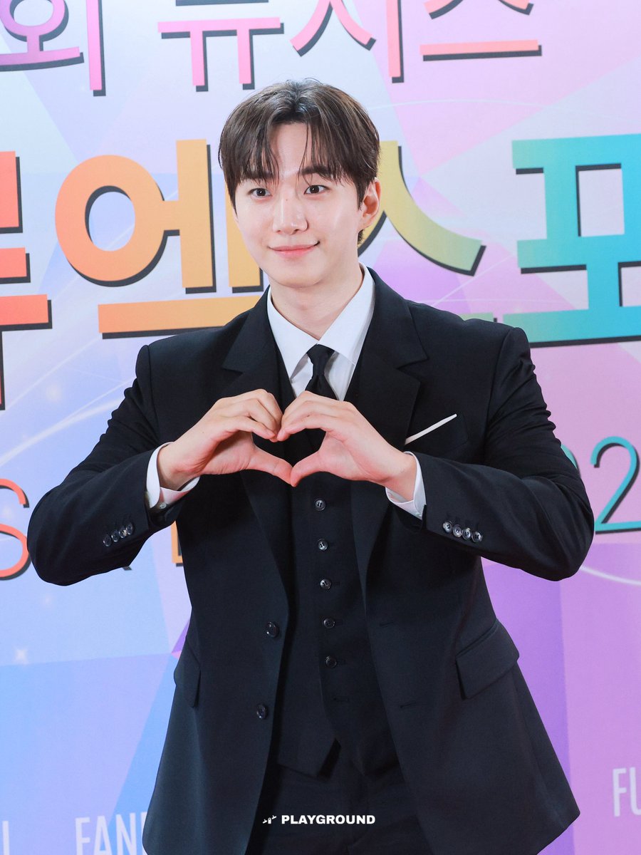 playground_nat's tweet photo. 260828 뉴시스 한류엑스포 레드카펫 🫶🏻

#준호 #이준호 https://t.co/0Tf10N668W