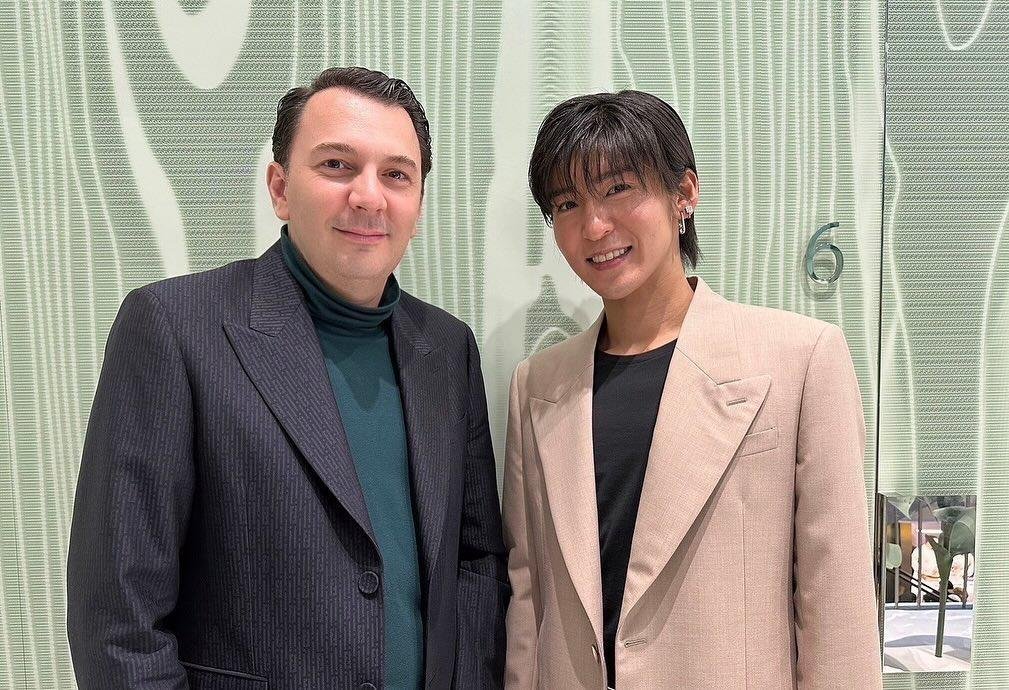 sirenssonar's tweet photo. bvlgari japan ceo denis coan loves meguro down. their first meeting was at fendi selleria pop-up in march 2024, invited him to bvlgari kaleidos exhibition in september 2025, make him as bvlgari ba, attended snow man's concert, and proudly posing with meguro's bvlgari ads. https://t.co/hzbDskrgSH