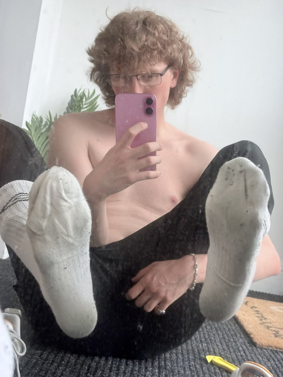 sockscal tweet picture
