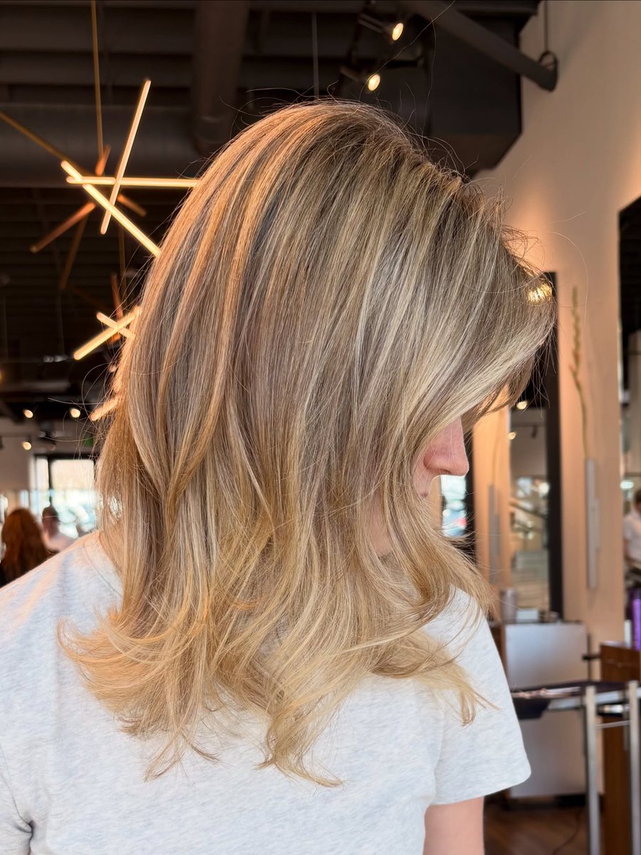 thayane26's tweet photo. Spring called. It wants you to go blonde. New season, new hair, new energy. https://t.co/xJ0HCyqF8W