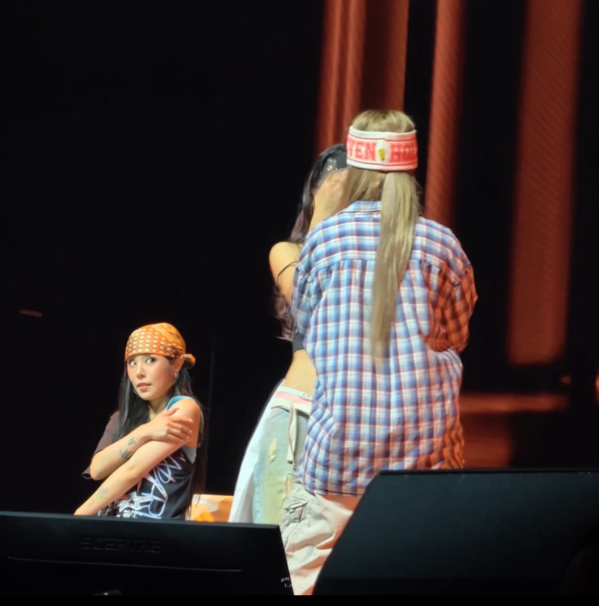 JWIrresistible's tweet photo. wheein ah close your eyes 😑 https://t.co/hDIz3KqK8T
