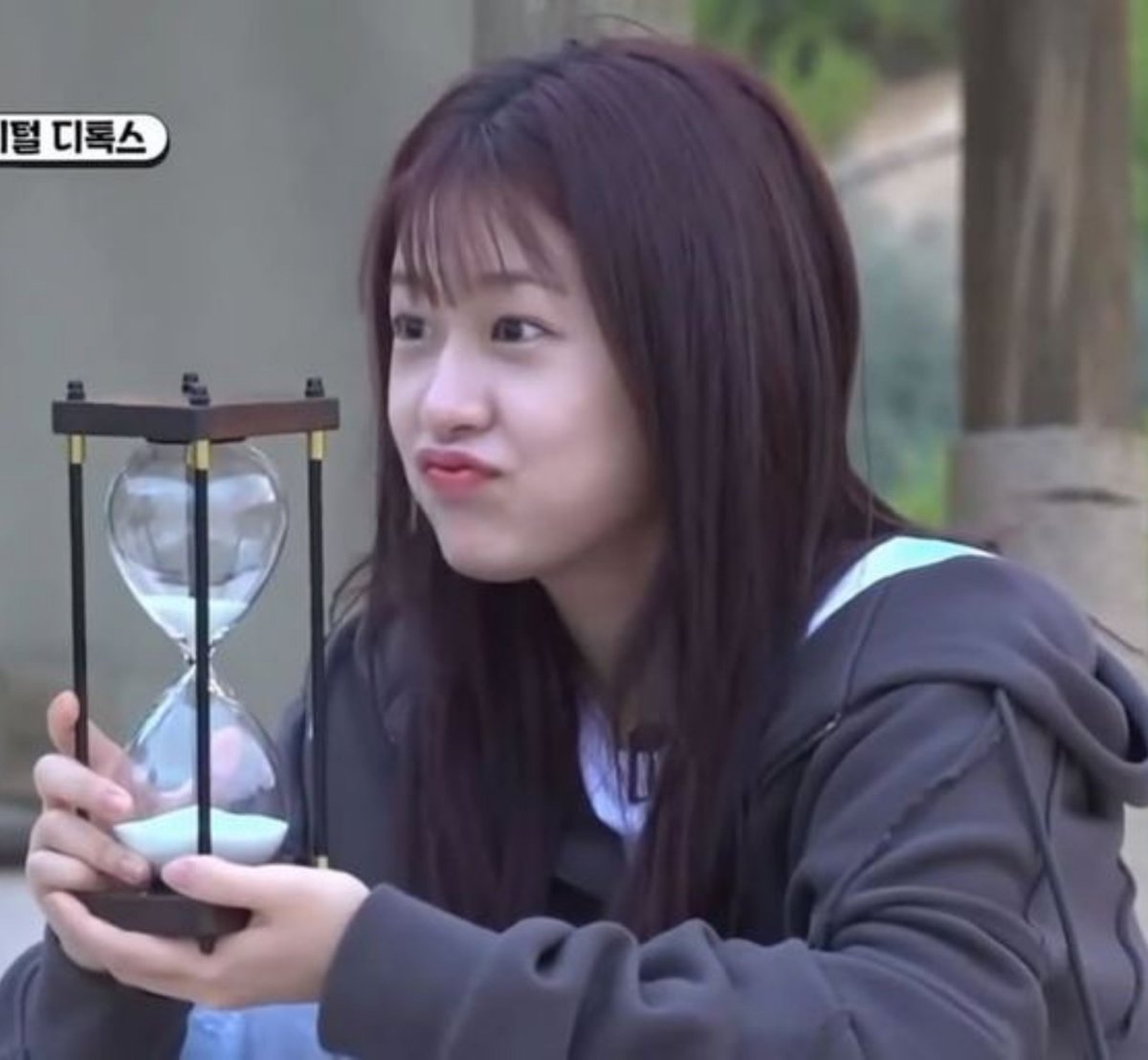 lostinyujin's tweet photo. compilation pouty yujin during earth arcade cause it's jiraksil day tonight 🤏🎉🐶 https://t.co/2dMyJRCXuG
