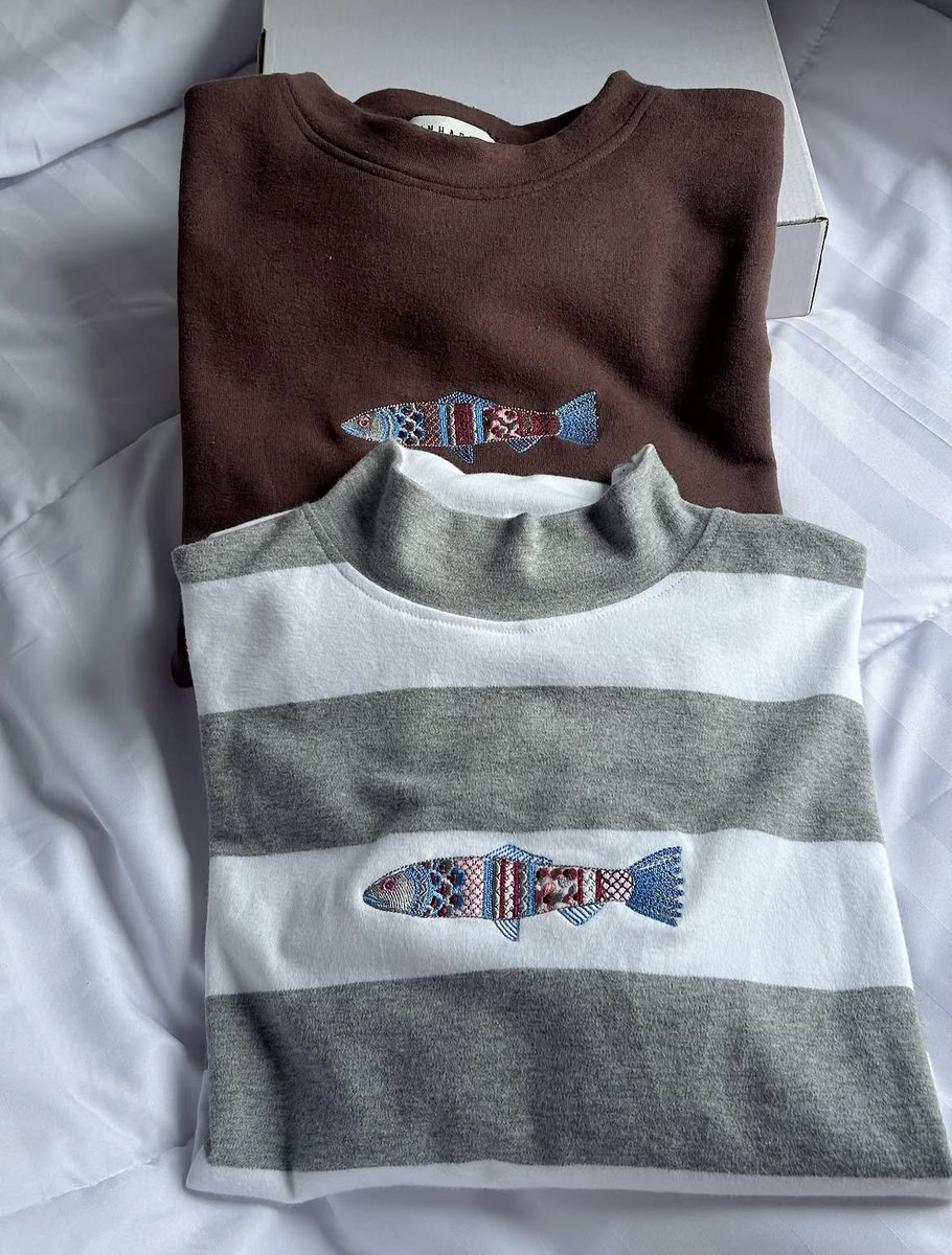 yrinket's tweet photo. guys aku nemu longsleeve lucu ada detail bordiran ikan begini dan harganya masih cukup terjangkau https://t.co/xjaW0gKqYW