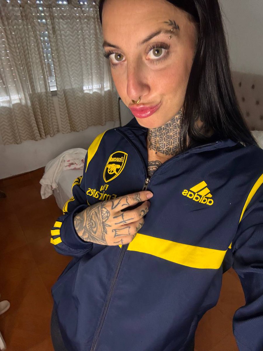 chaanalyse's tweet photo. Est-ce que je mérite au moins un « bonne soirée « de toi ? Même court ? https://t.co/qgJFs181GF