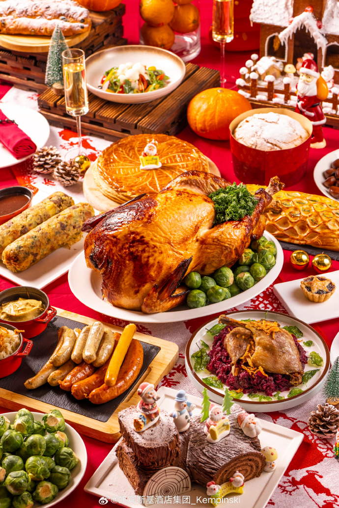 HONEYl6v9's tweet photo. Cena de Navidad especial llena de sabores! Pavo asado, dulces tradicionales y momentos inolvidables con los que amas. https://t.co/WP5VvqjtOZ