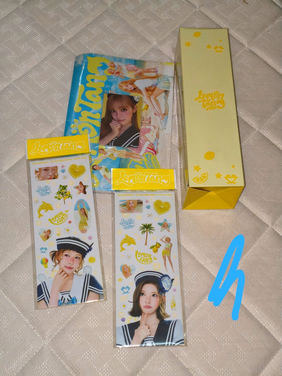 abangnya_yuha's tweet photo. Jumat Berkah Sederhana edisi Carmen speech KWDA 2026. tinggal ada ini ya, maap 🙏

👤 4 orang
🎁 2 album Lemon Tang - Sticker ver.
🎁 1 album Lemon Tang - Photobook ver.
🎁 1 ofc MD Water Bottle Set. (CARMEN)

📝 tulis pesan ucapan selamat dan harapan kedepannya utk Carmen di kolom reply 👇
📝 hadiah dikirim random. 

🚚 by JNE (incl. ongkir + packaging)

#Hearts2Hearts #하츠투하츠 #H2H