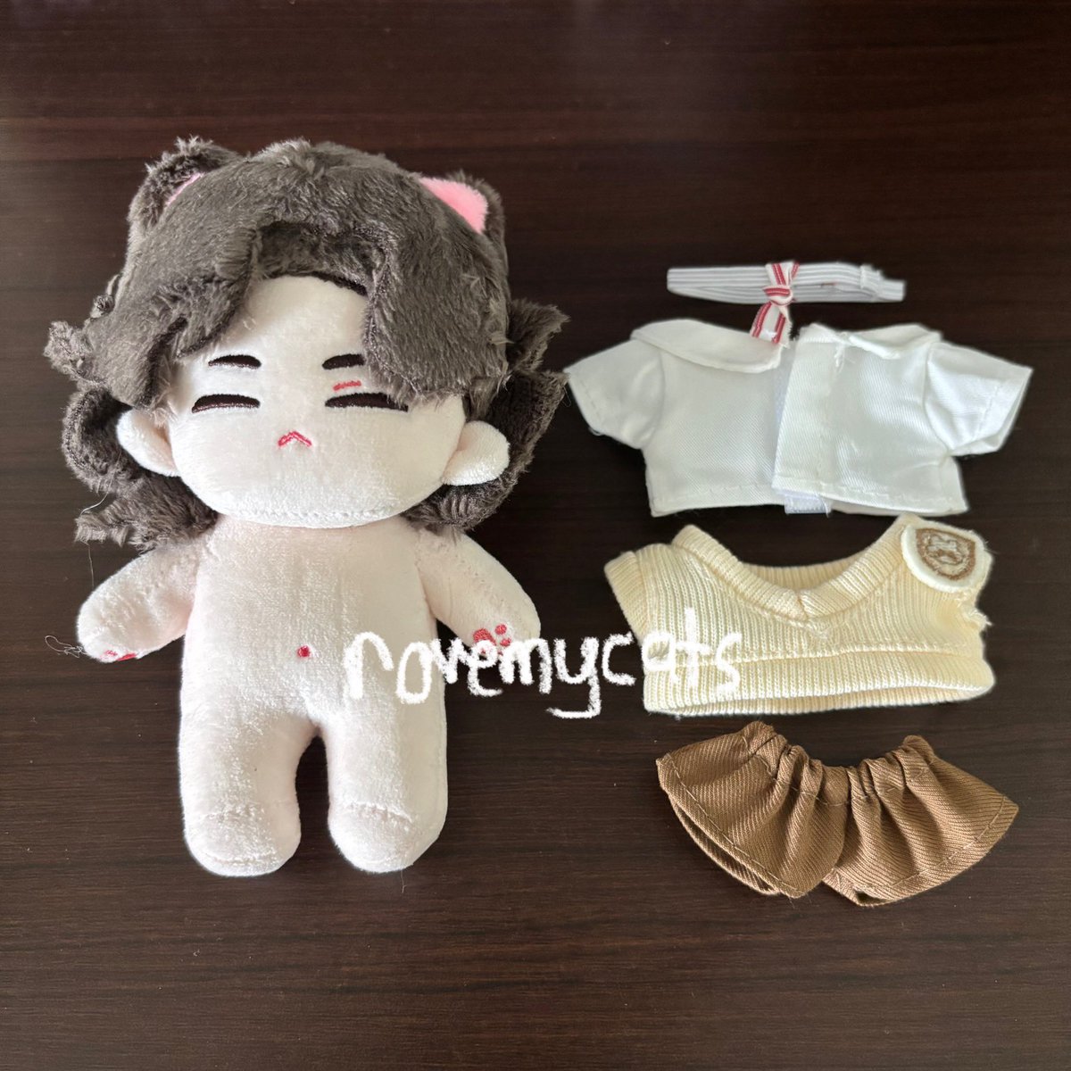 rovemycats's tweet photo. - wts / want to sell - 
BTS SUGA MIGGY DOLL

good condi, selalu disimpen di kamar gapernah dibawa
inc clothes as shown on pict

price: 300K inc pack excl adm 🍊
shopee gratong xtra ✅

# boneka yoongi bangtan fanmade 10 cm https://t.co/69w7vpCwuy