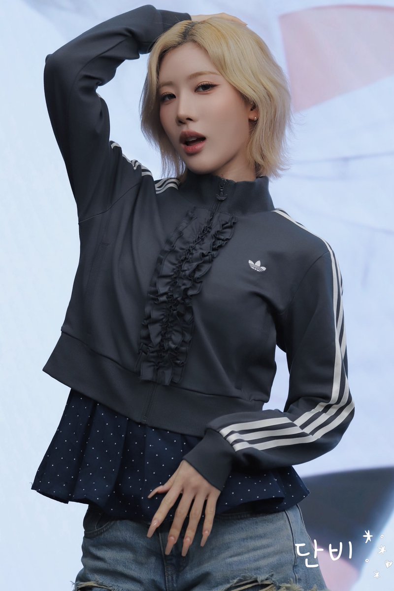 _danbiii_'s tweet photo. 260827 헬로라이브 팬싸

#ARTMS #김립 #KIMLIP https://t.co/EAk7XKrgwN