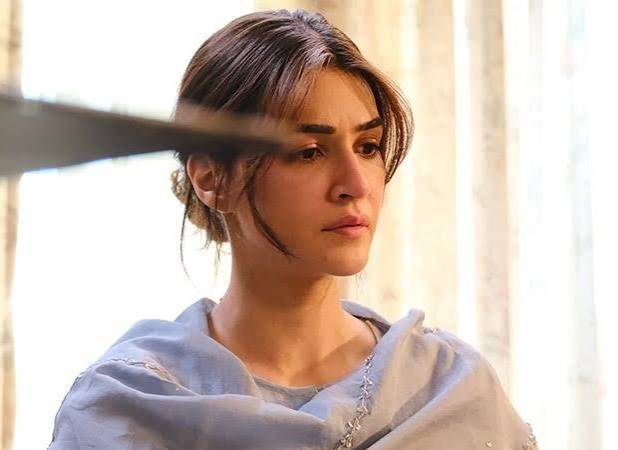 AlwaysBollywood's tweet photo. Be Cautious with your outfits🚨

#Varanasi actress #PriyankaChopra 's mother Madhu Chopra advices to be cautious in outfits as per the occations, amid #KritiSanon ’s Controversial Raksha Bandhan Advertisement Outfit ⚠️

" Such dressing decisions should be balanced with considerations of dignity and respect for societal values."  

" Certain styles may be considered normal in specific environments, they may not align with the expectations of traditional settings"

MadhuChopra remarked that while she understands that younger generations, including her own family, wear various outfits for work or personal preference, she believes that the context of the occasion remains a crucial factor in how an ensemble is perceived by the public.

During a recent event in Mumbai, Madhu Chopra was asked to share her perspective on the matter. While acknowledging the concept of personal choice, Chopra emphasized that such decisions should be balanced with considerations of dignity and respect for societal values. She noted that while certain styles may be considered normal in specific environments, they may not align with the expectations of traditional settings. Chopra remarked that while she understands that younger generations, including her own family, wear various outfits for work or personal preference, she believes that the context of the occasion remains a crucial factor in how an ensemble is perceived by the public.