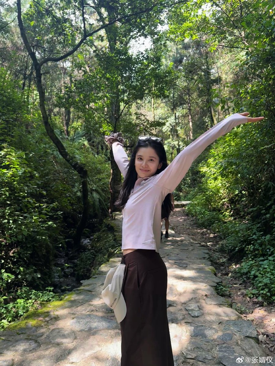 duolc_9's tweet photo. 귀요워 쩡의님 ㅜㅜ........ 진짜 등산 가서 신난 초딩가틈 https://t.co/fg2x97Uq1E