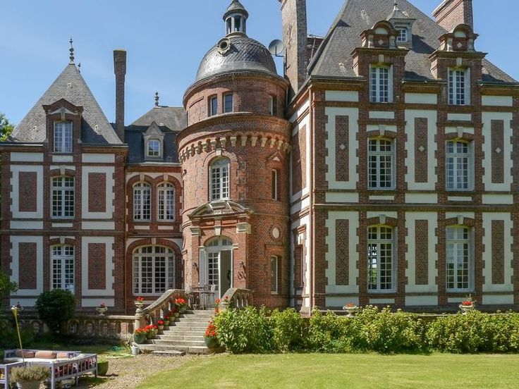 ThereseBaillard's tweet photo. Le #château de #Luzigneul à Montreuil l’Argillé dans l’#Eure en #Normandie est une construction élégante datant du XVIIe siècle. Il est entouré d'un magnifique parc de plus de deux hectares, allée de tilleuls, pièce d'eau, magnifique pigeonnier et pavillons de courtoisie. https://t.co/bq8uoAzUWJ