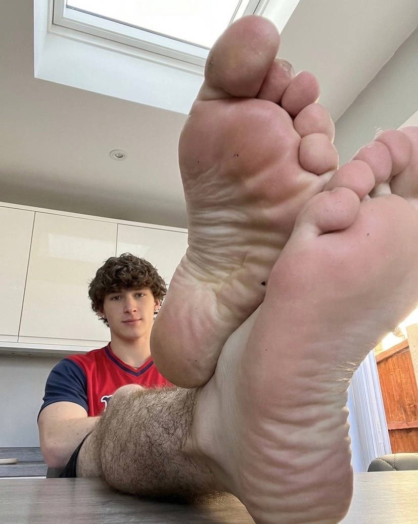 SubForGiantFeet tweet picture