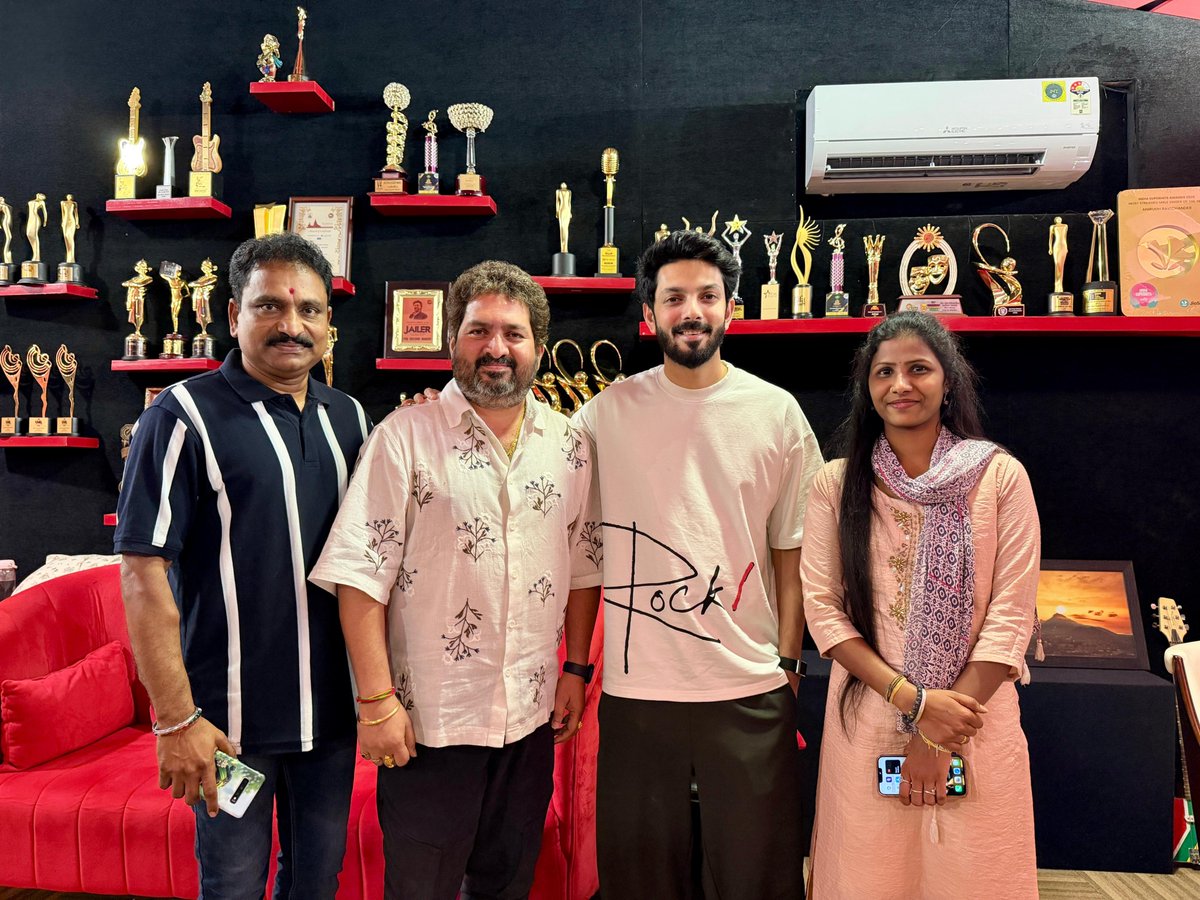 Telugu70mmweb's tweet photo. The #YeshaNagula team 🔥🔥  
They cooked 🎼💥💥

An @anirudhofficial musical 🎼 
Lyrics - @LyricsShyam 
Singers - #JangiReddy, @sandeepkumwk7a
Choreography - @sandeepaata

#TheParadise second single Digital launch on August 29th.

GRAND RELEASE WORLDWIDE ON 24.09.26.

Natural Star @NameisNani in an @odela_srikanth cinema ❤️‍🔥

#JadalZamanaFromSep24
#TheParadise