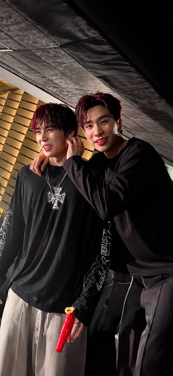 Chichq03's tweet photo. ให้เพิ้ดทำหม๊ามี๊ ละดูเพิ้ดทำ 55555555555  นี่เป็นโพดแม่เพิ้ด โพแฟนพี่ต้า !!!  #SFxPerthSantaDomiia https://t.co/jPFdtOfaxs