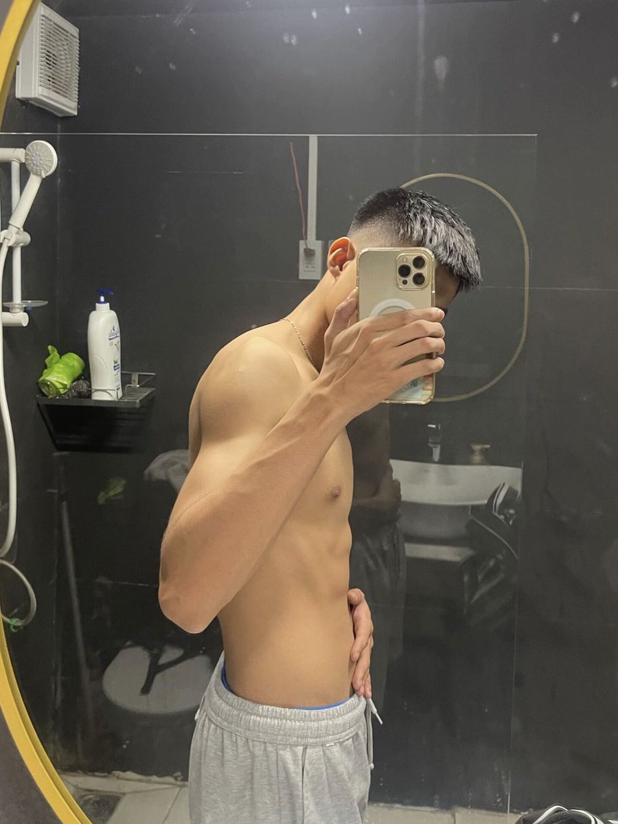 Tduc200's tweet photo. tìm boss sỉ nhục e slv top ạ https://t.co/L0cim5Sxo5
