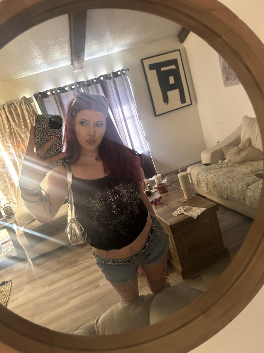 Kyfayyy's tweet photo. alt girls do it better🖤🩷🖤 https://t.co/0JorfsED0h