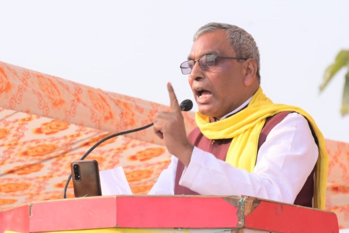 VoiceOfBrahmins's tweet photo. राज्य मंत्री ओमप्रकाश राजभर ने कहा है कि “मुझे और मेरे परिवार को किसी भी तरह का आरक्षण नहीं चाहिए। हमारा आरक्षण समाज के गरीब लोगों को दे दो।

इससे पहले इनके बेटे भी कह चुके हैं कि हमारी पार्टी आर्थिक आधार पर आरक्षण मिले इसकी समर्थक है। https://t.co/HBGyMdbwbd