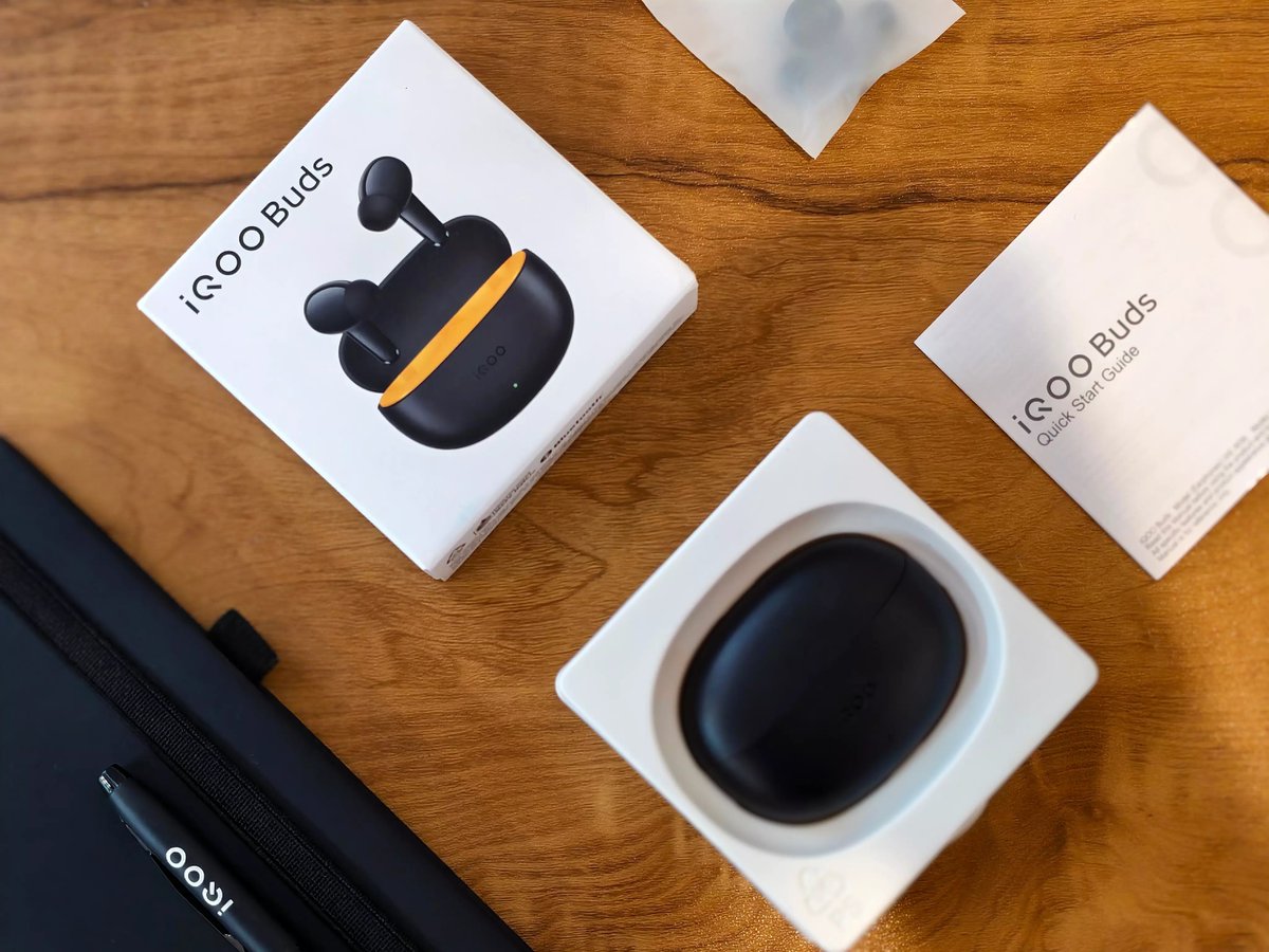 _CodeWizard's tweet photo. 🎧 50 hours of battery. ⚡ Up to 12 hours on a single charge. And a bold iQOO-inspired design. 🔥

The new #iQOOBuds look ready for music, calls and gaming all day long! 🎶🎮

Check out the first impressions 👇
https://t.co/BC6nITRrf7

#iQOO #iQOOAccessories #iQOOBuds https://t.co/rCMcBuitSV